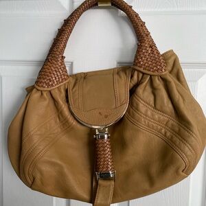 ✨ Stylish & Smart – The Perfect Leather Purse ✨